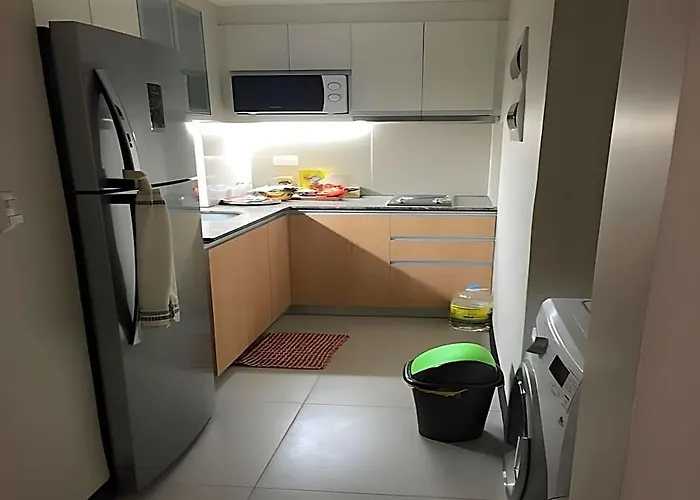 Mactan Newtown Executive Отель Себу