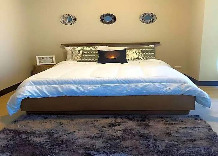 Отель Mactan Newtown Executive