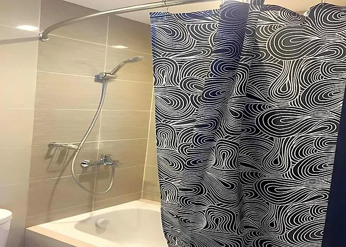 Mactan Newtown Executive Себу